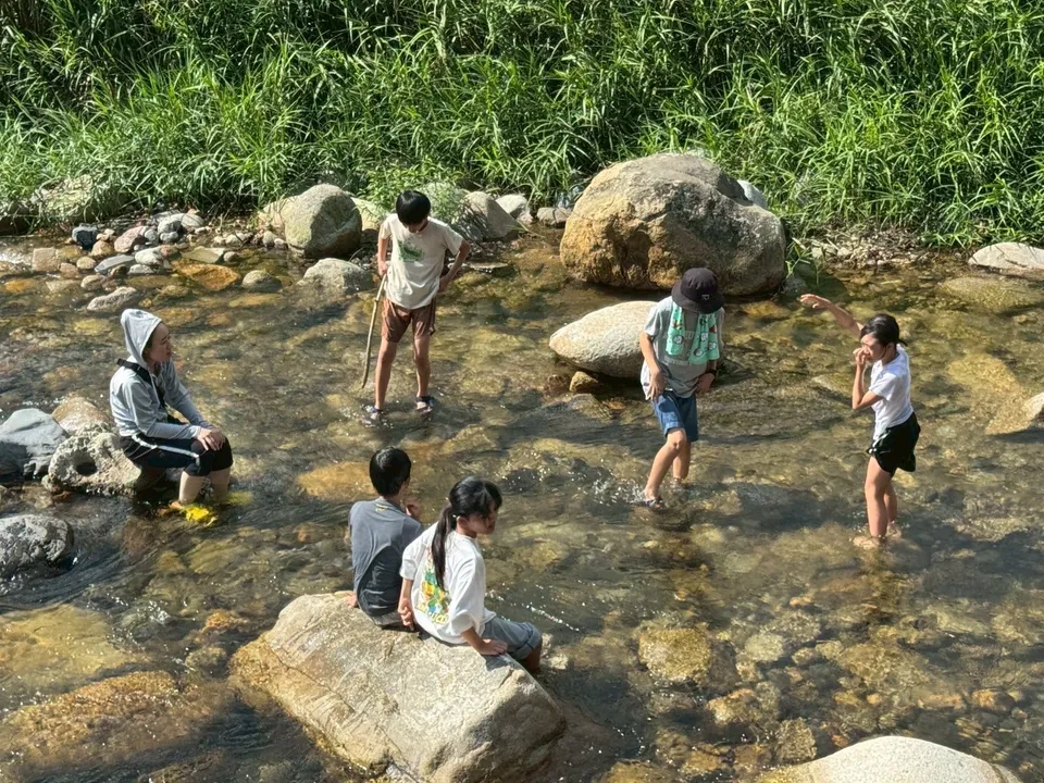 川で、遊ぶ